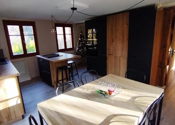 La Jolie Maison Bleue Avec Terrasse